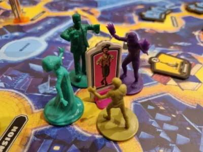Miniaturas de Horrified juego de mesa Ameritrash